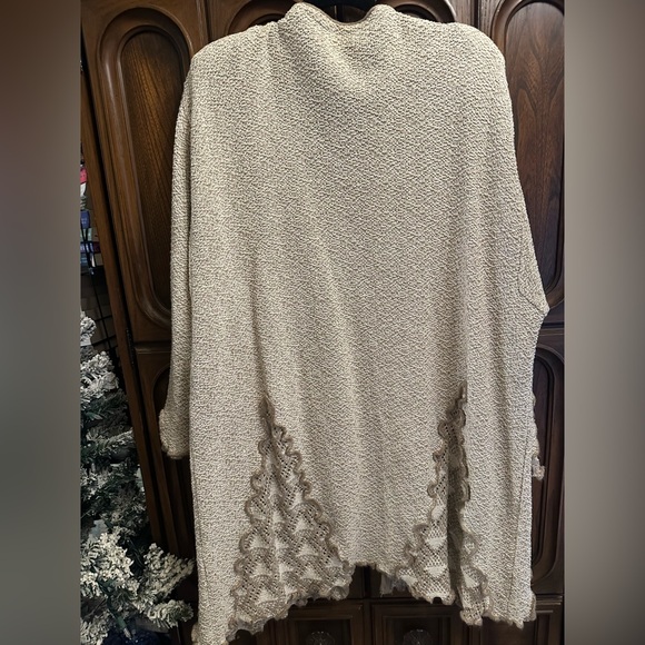 Elegant Cream Women's Sweater - Picture 3 of 8